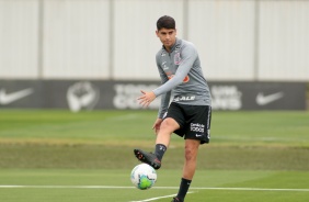 Ángelo Araos no treino da manhã deste domingo no CT Joaquim Grava