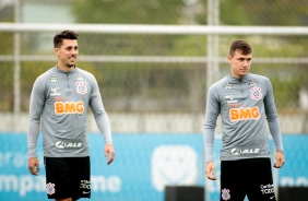 Avelar e Piton no treino do Corinthians desta segunda-feira, no CT Dr. Joaquim Grava