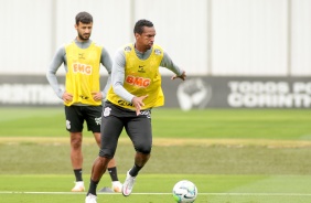 Camacho e Jô no treino da manhã deste domingo no CT Joaquim Grava