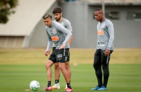 Cantillo e Xavier no treino do Corinthians desta segunda-feira, no CT Dr. Joaquim Grava