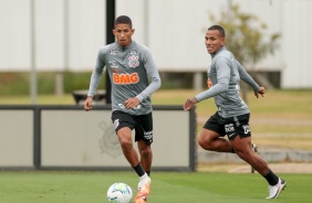 Davó e Otero no treino da manhã deste domingo no CT Joaquim Grava