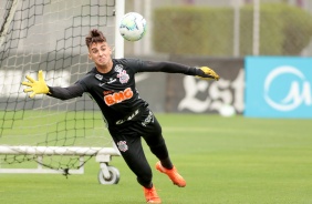 Donelli no treino da manh deste domingo no CT Joaquim Grava