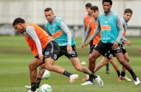Éderson, Luan e Gil no treino da manhã deste domingo no CT Joaquim Grava