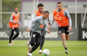 derson, Luan e Otero no treino do Corinthians desta segunda-feira, no CT Dr. Joaquim Grava