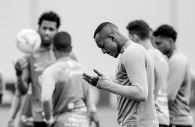 Elenco corinthiano no treino da manhã deste domingo no CT Joaquim Grava