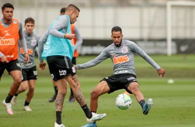 Everaldo no treino da manhã deste domingo no CT Joaquim Grava