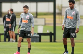 Fagner e Gil no treino da manhã deste domingo no CT Joaquim Grava
