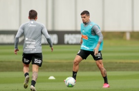 Fagner no treino da manhã deste domingo no CT Joaquim Grava
