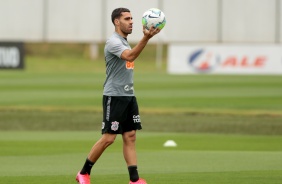 Gabriel no treino da manhã deste domingo no CT Joaquim Grava