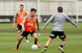 Garoto Roni no treino da manh deste domingo no CT Joaquim Grava