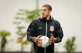 Goleiro Guilherme no treino do Corinthians desta segunda-feira, no CT Dr. Joaquim Grava