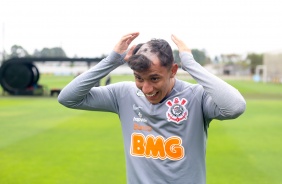 Gustavo Mantuan passou pelo tradicional trote ao ser promovido ao elenco profissional do Corinthians