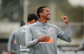 J no treino do Corinthians desta segunda-feira, no CT Dr. Joaquim Grava