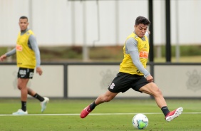 Roni no treino da manhã deste domingo no CT Joaquim Grava