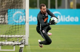 Walter no treino da manhã deste domingo no CT Joaquim Grava