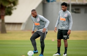 Xavier e Gil no treino do Corinthians desta segunda-feira, no CT Dr. Joaquim Grava