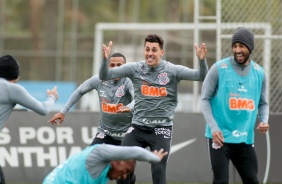 Danilo Avelar no último treino do Corinthians antes do jogo contra o Sport