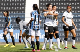 rika, Gabi e Giovanna na vitria sobre o Grmio pelo Campeonato Brasileiro Feminino