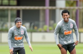 Fagner e Gil no último treino do Corinthians antes do jogo contra o Sport