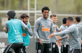 Gil e companheiros no último treino do Corinthians antes do jogo contra o Sport
