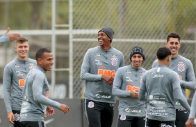 J, Gustavo Silva, Avelar e companheiros no ltimo treino do Corinthians antes do jogo contra o Spor