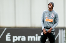 Jô no último treino do Corinthians antes do jogo contra o Sport