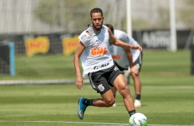 Everaldo no treino desta sexta-feira no CT Joaquim Grava