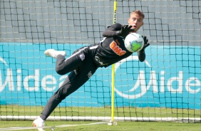 Goleiros do Corinthians no treino desta sexta-feira no CT Joaquim Grava