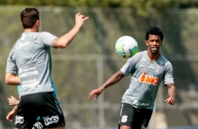 Zagueiro Gil no treino desta sexta-feira no CT Joaquim Grava