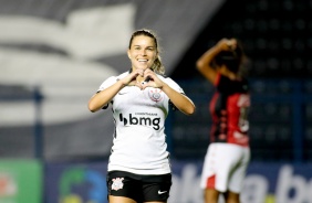 Tamires comemorando seu gol contra o Vitria, pelo Brasileiro Feminino