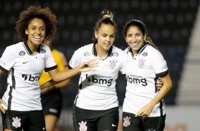 Yasmim, Gabri e Adriana na goleada sobre o Vitria pelo Campeonato Brasileiro Feminino