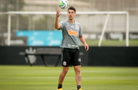 Danilo Avelar no treino desta segunda-feira no CT Joaquim Grava