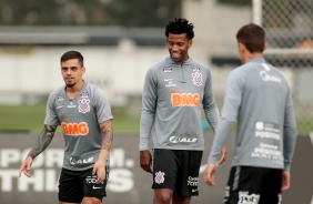 Fagner e Gil no treino desta segunda-feira no CT Joaquim Grava