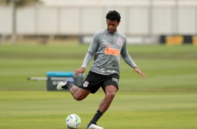 Gil treina na tarde desta segunda-feira no CT Joaquim Grava
