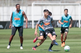 Jô, Araos e Vital no treino preparatório para jogo contra o Atlético-GO