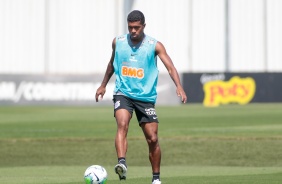 Lo Natel no treino preparatrio para jogo contra o Atltico-GO