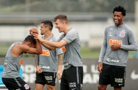 Lucas Piton e Gil no treino desta segunda-feira no CT Joaquim Grava