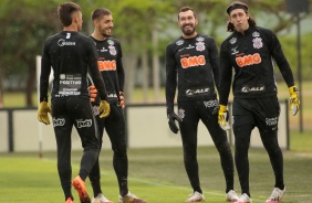 Walter, Cssio e goleiros do Timo no treino desta segunda-feira no CT Joaquim Grava