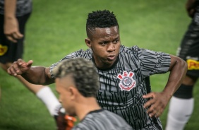 Cazares no aquecimento para o jogo entre Corinthians e Atlético-GO