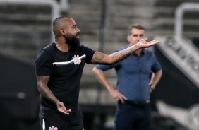 Coelho comanda a equipe do Timo na partida entre Corinthians e Atltico-GO, na Neo Qumica Arena