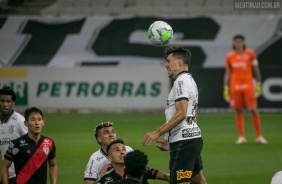 Danilo Avelar na partida entre Corinthians e Atltico-GO, na Neo Qumica Arena