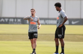 Fagner e Gil no ltimo treino antes do duelo contra RB Bragantino, pelo Campeonato Brasileiro