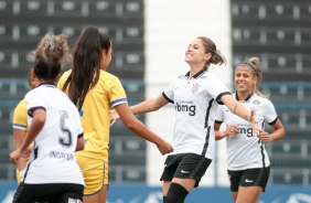 Érika comemorando gol contra o São José, pelo Brasileiro Feminino