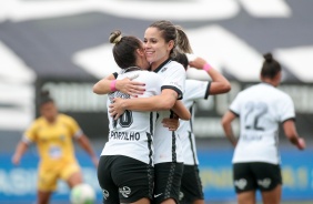 Érika e Gabi Portinho durante partida contra o São José, pelo Brasileiro da categoria