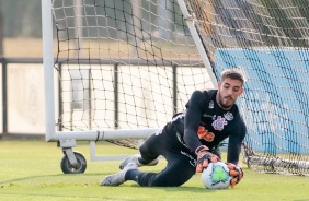 Goleiro Guilherme no treino desta segunda-feira no CT Dr. Joaquim Grava