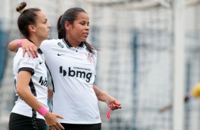 Victria e Gabi Portilho durante partida contra o So Jos, pelo Brasileiro da categoria