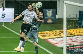 Avelar no duelo contra o Santos, pelo Brasileiro, na Neo Qumica Arena