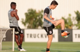 Cazares e Vital no ltimo treino do Corinthians antes do jogo contra o Santos