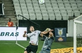 Danilo Avelar no clssico contra o Santos, pelo Campeonato Brasileiro, na Neo Qumica Arena