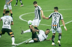 Duelo entre Corinthians e Santos, na Neo Qumica Arena